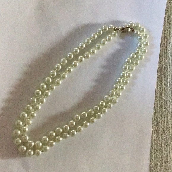 Elegant White Pearl Necklace - Picture 1 of 1